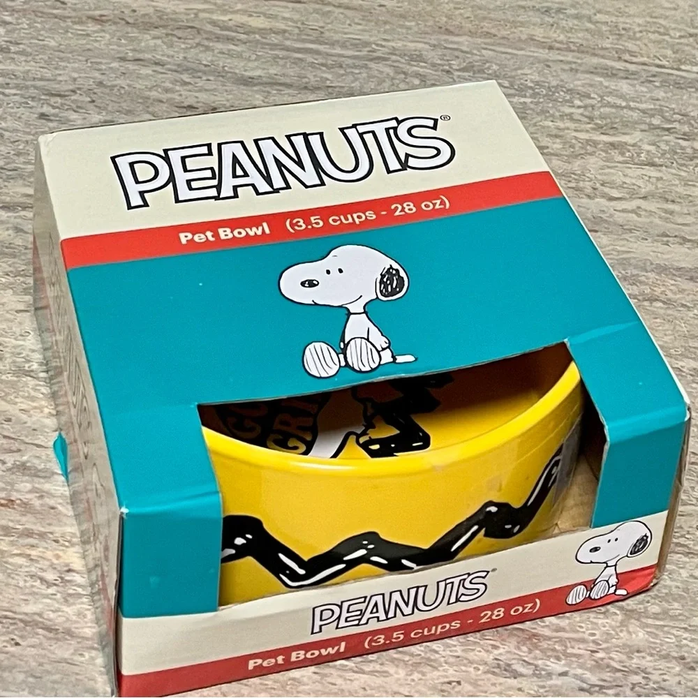 NIB Peanuts Pet bowl